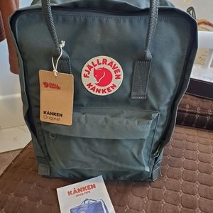 NWT FJALL RAVEN KANKEN backpack, Forest Green